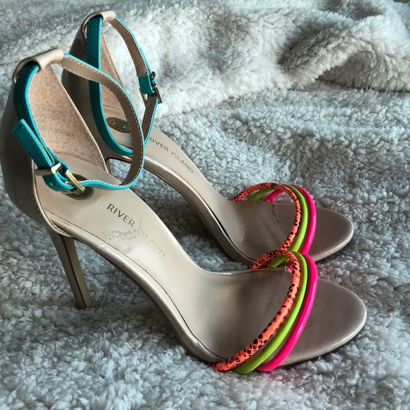 Nude patent sandals - Picture 2 of 4